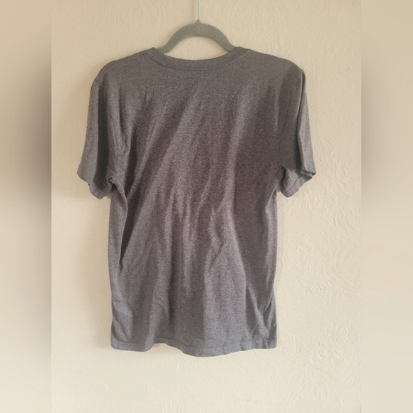 Nike Washington Huskies , The Nike Tee,‎ Dri Fit, Athletic Cut, Size Small - Picture 2 of 4